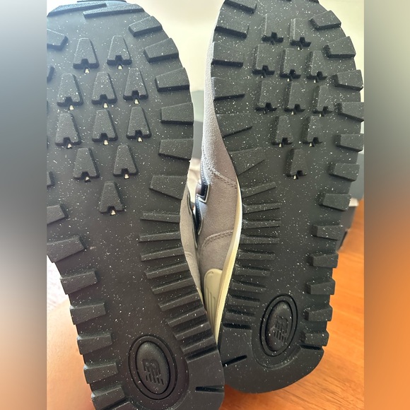 NIB New Balance 574 Men's Navy and Light Gray Sneakers 9.5 - Picture 3 of 6